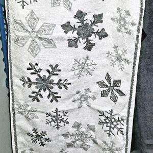 Elegant Snowflake Table Runner